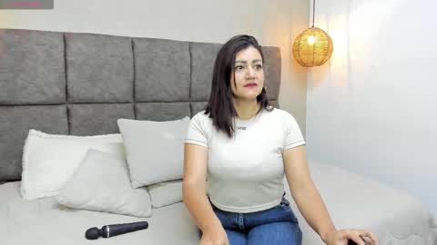 victoria  online show from November 2, 2025, 12:18 pm