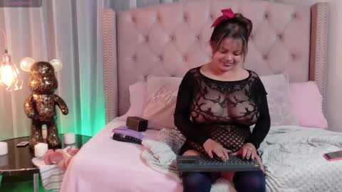 victoria_cherry_ online show from November 24, 2025, 12:49 pm