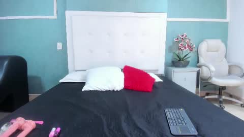 Snapshot of victoria_cutee chatting on June 19, 2026, 1:37 pm online show from June 19, 2026, 1:37 pm