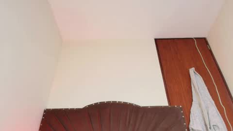 victoria online show from October 27, 2025, 8:02 pm