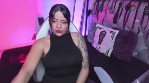 victoria_floyd1 online show from June 16, 2026, 8:33 pm