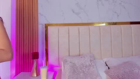  Victoria Lozano  online show from December 17, 2024, 12:11 pm