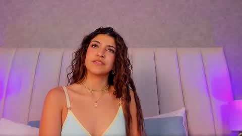  Victoria Lozano  online show from February 10, 2025, 7:17 pm