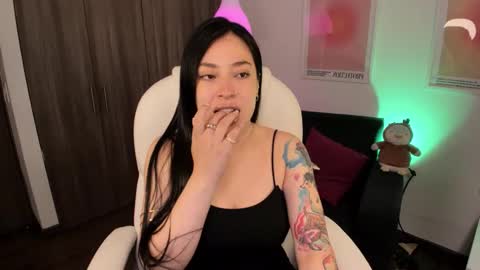 Victoria  online show from November 13, 2025, 7:40 am