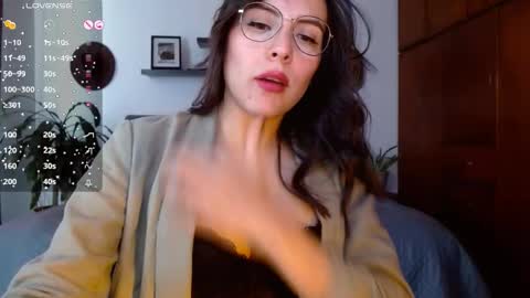 VICTORIA MARTELO online show from October 9, 2025, 4:05 pm