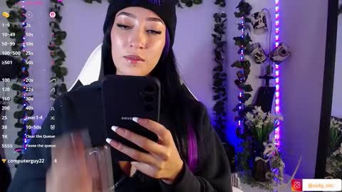 Victoria  online show from September 19, 2025, 5:02 pm