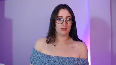 Snapshot of victoria_riider chatting on December 18, 2024, 7:30 pm Victoria online show from December 18, 2024, 7:30 pm