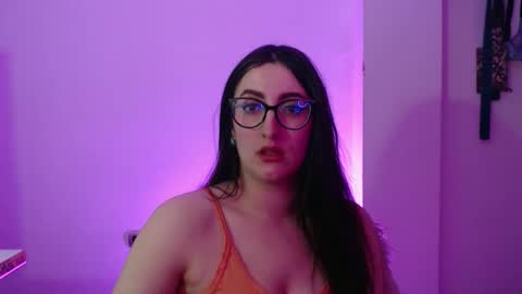 Victoria online show from December 15, 2025, 9:08 pm