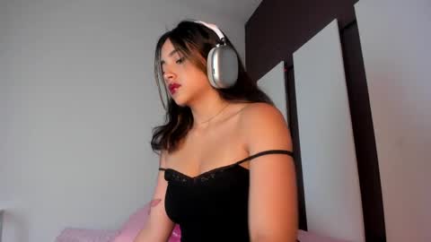 victoriaa2_doll online show from May 30, 2026, 2:03 pm