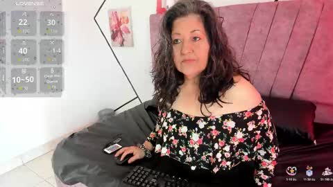 victoriaa_anderson_ online show from November 18, 2025, 12:53 pm