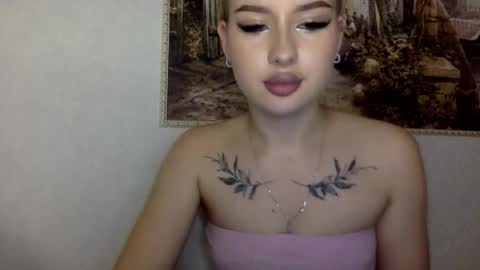 victoriacrystal_ online show from October 6, 2025, 6:49 pm