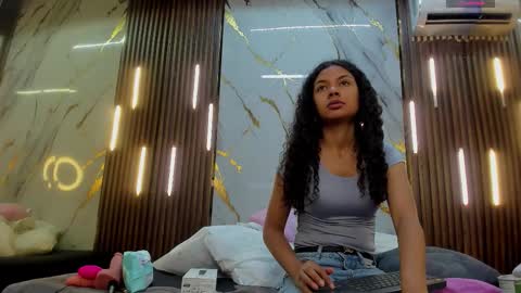 Victoria  online show from December 14, 2025, 8:24 pm