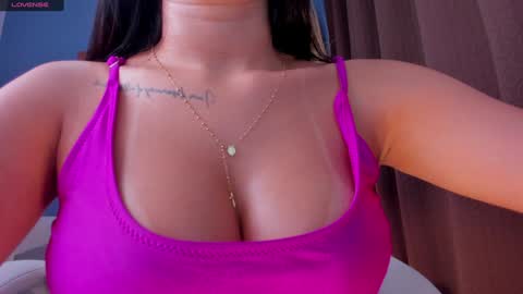 Snapshot of victorialeia chatting on December 18, 2024, 2:53 am Victoria online show from December 18, 2024, 2:53 am