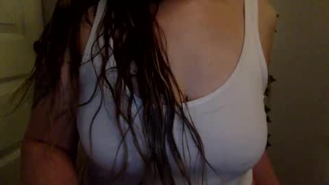 victoriaskyee online show from April 14, 2026, 4:07 am