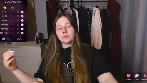 Snapshot of victoriassecrets_ chatting on February 2, 2026, 9:35 pm victoriassecrets_ online show from February 2, 2026, 9:35 pm