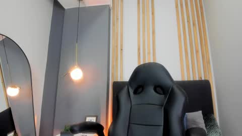 Snapshot of victoriia_vixen chatting on May 17, 2026, 9:33 pm Victoria Vixen online show from May 17, 2026, 9:33 pm
