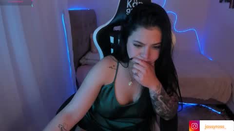 V  I C  T O R I A  online show from October 21, 2025, 3:40 am