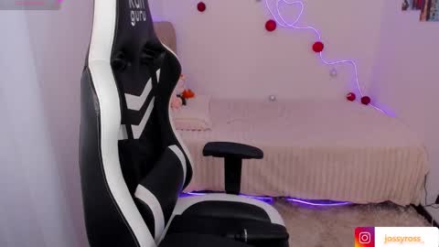 V  I C  T O R I A  online show from November 22, 2025, 7:24 pm