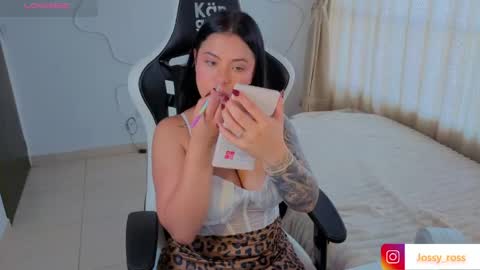 V  I C  T O R I A  online show from May 26, 2026, 7:32 pm