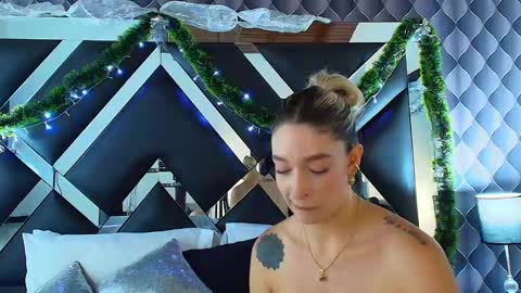 Snapshot of victtoria_lee chatting on December 13, 2024, 10:55 pm victtoria lee online show from December 13, 2024, 10:55 pm