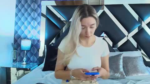 Snapshot of victtoria_lee chatting on January 18, 2025, 7:48 pm victtoria lee online show from January 18, 2025, 7:48 pm