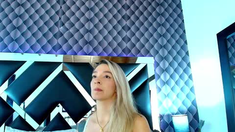 Snapshot of victtoria_lee chatting on February 7, 2025, 7:38 pm victtoria lee online show from February 7, 2025, 7:38 pm