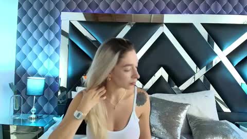 Snapshot of victtoria_lee chatting on February 19, 2025, 6:54 pm victtoria lee online show from February 19, 2025, 6:54 pm