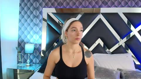 Snapshot of victtoria_lee chatting on February 25, 2025, 1:20 am victtoria lee online show from February 25, 2025, 1:20 am