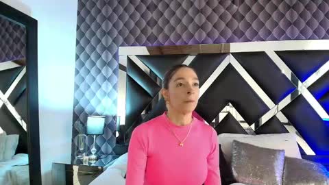 Snapshot of victtoria_lee chatting on February 26, 2025, 12:16 am victtoria lee online show from February 26, 2025, 12:16 am