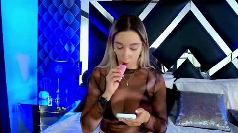 Snapshot of victtoria_lee chatting on March 1, 2025, 8:10 pm victtoria lee online show from March 1, 2025, 8:10 pm