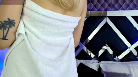 Snapshot of victtoria_lee chatting on March 1, 2025, 11:15 pm victtoria lee online show from March 1, 2025, 11:15 pm