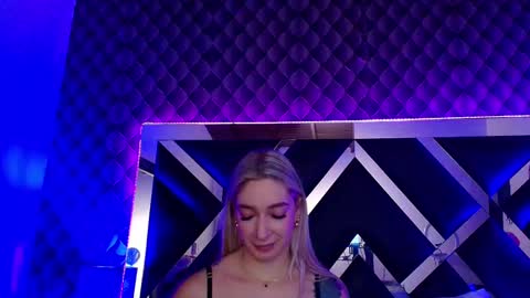 Snapshot of victtoria_lee chatting on October 4, 2025, 7:34 pm victtoria lee online show from October 4, 2025, 7:34 pm