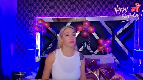 Snapshot of victtoria_lee chatting on October 7, 2025, 7:11 pm victtoria lee online show from October 7, 2025, 7:11 pm