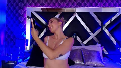 Snapshot of victtoria_lee chatting on October 10, 2025, 9:03 pm victtoria lee online show from October 10, 2025, 9:03 pm