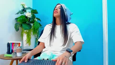 viictoriiasaenz online show from March 2, 2026, 7:15 am