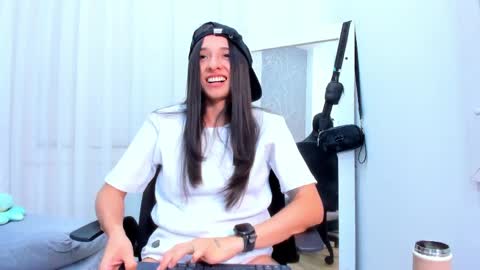 viictoriiasaenz online show from April 11, 2026, 7:45 am