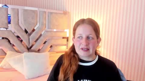 Snapshot of viioletamora chatting on December 3, 2024, 1:52 am Violeta online show from December 3, 2024, 1:52 am