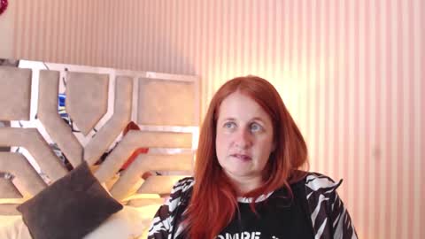 Snapshot of viioletamora chatting on December 31, 2024, 6:37 am Violeta online show from December 31, 2024, 6:37 am