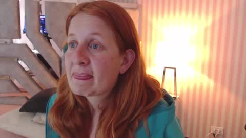 Snapshot of viioletamora chatting on January 15, 2025, 12:41 am Violeta online show from January 15, 2025, 12:41 am