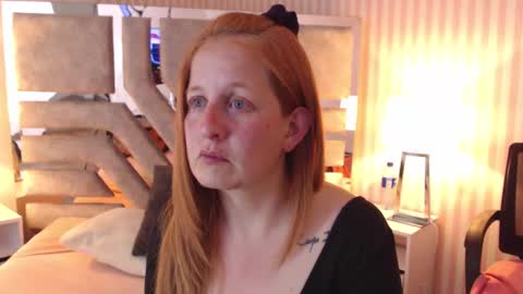 Snapshot of viioletamora chatting on January 16, 2025, 1:27 am Violeta online show from January 16, 2025, 1:27 am