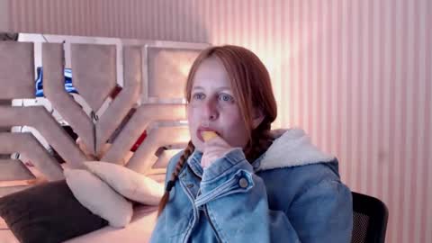 Snapshot of viioletamora chatting on January 25, 2025, 2:04 am Violeta online show from January 25, 2025, 2:04 am