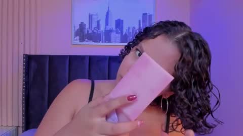 Snapshot of viiolett_lee chatting on January 11, 2025, 8:21 pm Viiolett online show from January 11, 2025, 8:21 pm