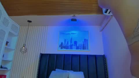 Snapshot of viiolett_lee chatting on January 14, 2025, 7:53 pm Viiolett online show from January 14, 2025, 7:53 pm