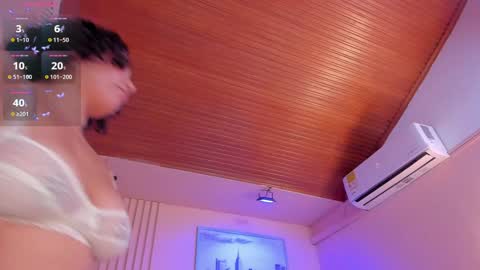 Snapshot of viiolett_lee chatting on January 24, 2025, 1:35 am Viiolett online show from January 24, 2025, 1:35 am