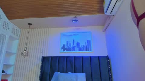 Snapshot of viiolett_lee chatting on January 24, 2025, 7:18 pm Viiolett online show from January 24, 2025, 7:18 pm