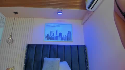 Snapshot of viiolett_lee chatting on January 25, 2025, 8:00 pm Viiolett online show from January 25, 2025, 8:00 pm