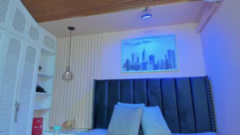 Snapshot of viiolett_lee chatting on February 11, 2025, 7:27 pm Viiolett online show from February 11, 2025, 7:27 pm