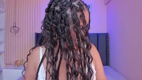 Snapshot of viiolett_lee chatting on February 13, 2025, 8:45 pm Viiolett online show from February 13, 2025, 8:45 pm