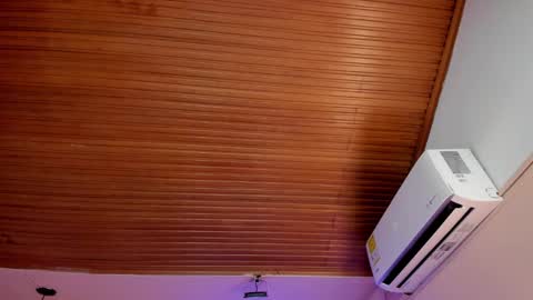 Viiolett online show from September 10, 2025, 7:36 pm