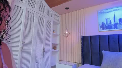 Viiolett online show from September 18, 2025, 8:11 pm